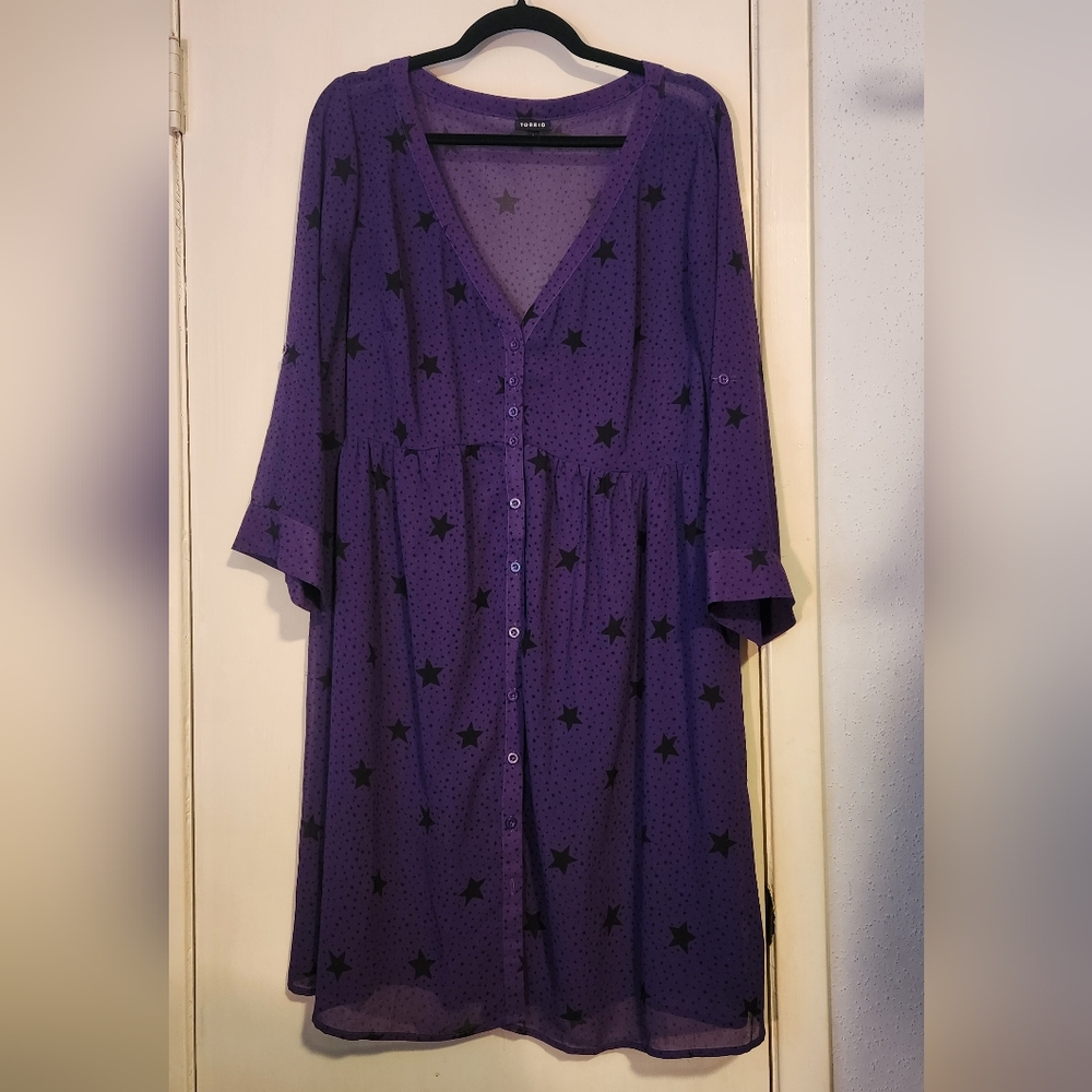 Torrid Purple Star Print Babydoll Style Sheer Blouse, button up. Size 1x
